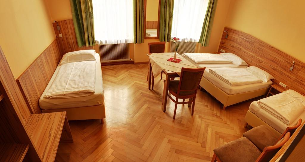 ザルツブルク ペンション ヤーン Bed & Breakfast 部屋 写真