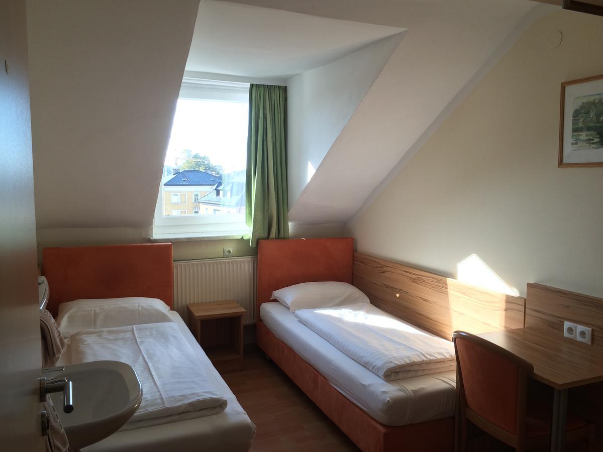ザルツブルク ペンション ヤーン Bed & Breakfast エクステリア 写真