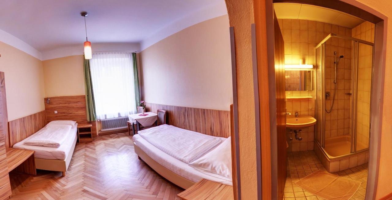 ザルツブルク ペンション ヤーン Bed & Breakfast 部屋 写真
