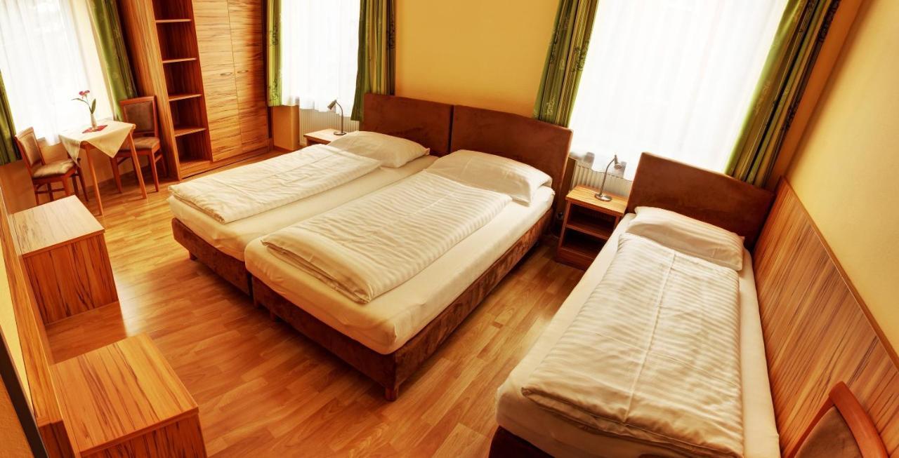ザルツブルク ペンション ヤーン Bed & Breakfast 部屋 写真