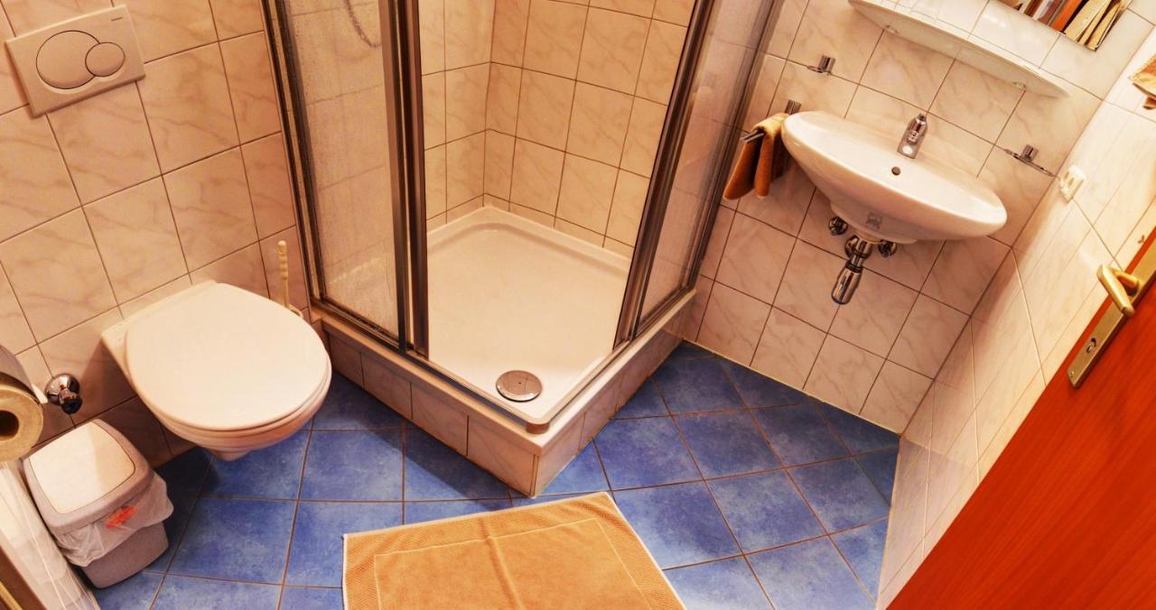 ザルツブルク ペンション ヤーン Bed & Breakfast 部屋 写真