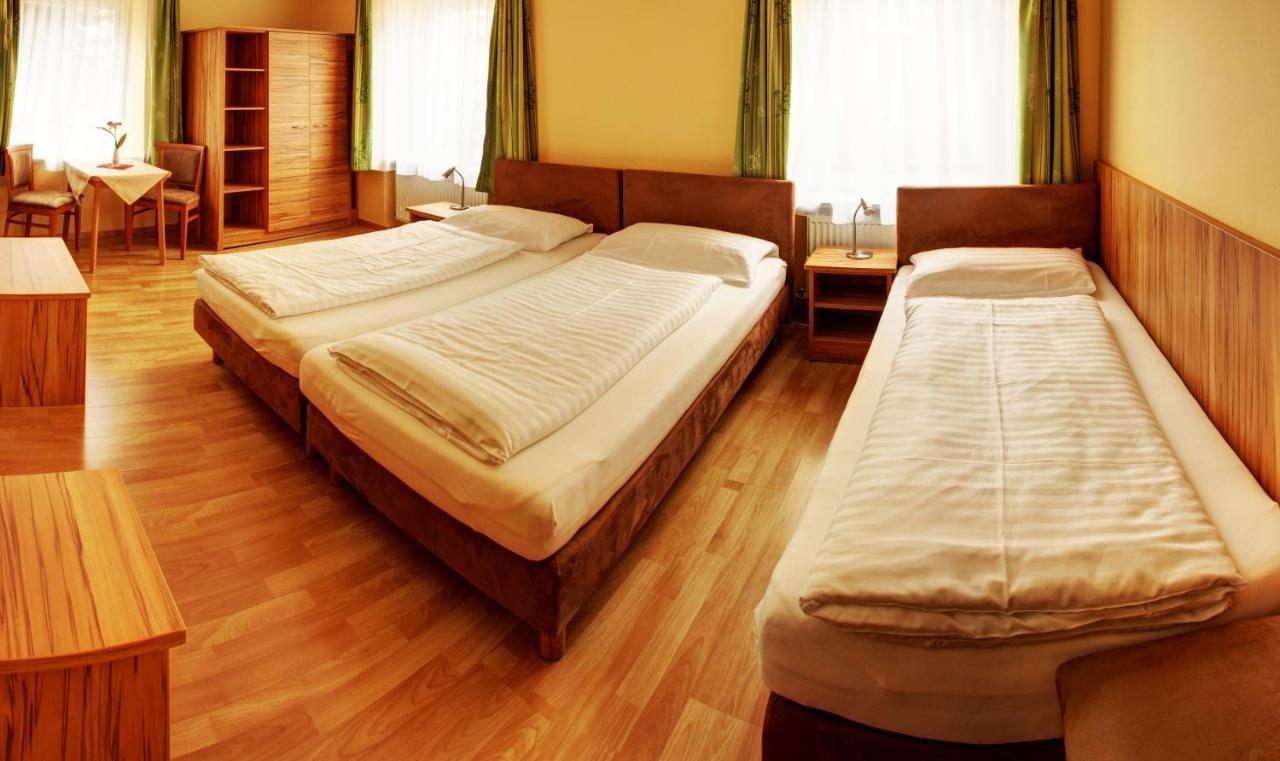 ザルツブルク ペンション ヤーン Bed & Breakfast 部屋 写真
