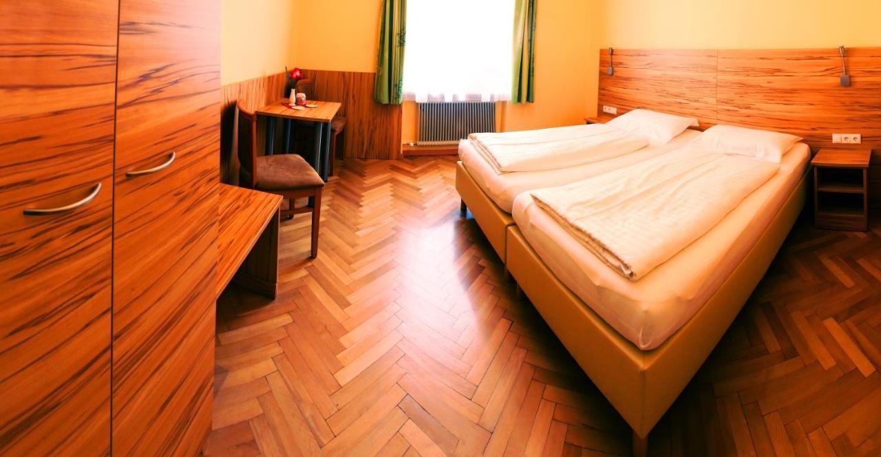 ザルツブルク ペンション ヤーン Bed & Breakfast 部屋 写真