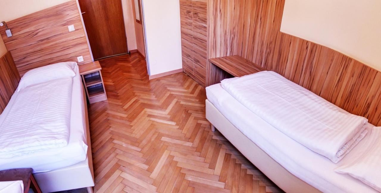ザルツブルク ペンション ヤーン Bed & Breakfast 部屋 写真