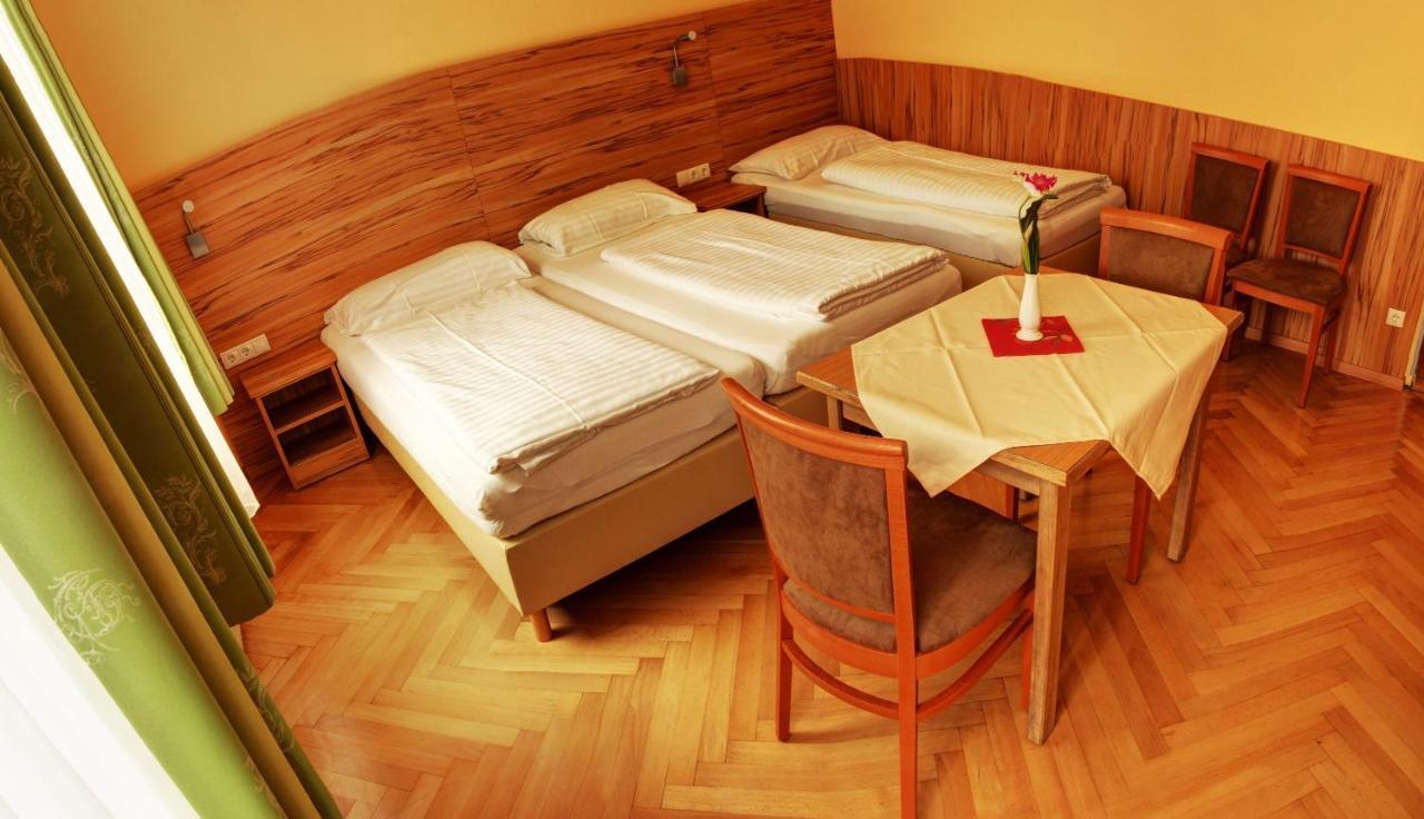 ザルツブルク ペンション ヤーン Bed & Breakfast 部屋 写真